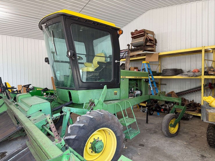 john-deere-2320-image-2
