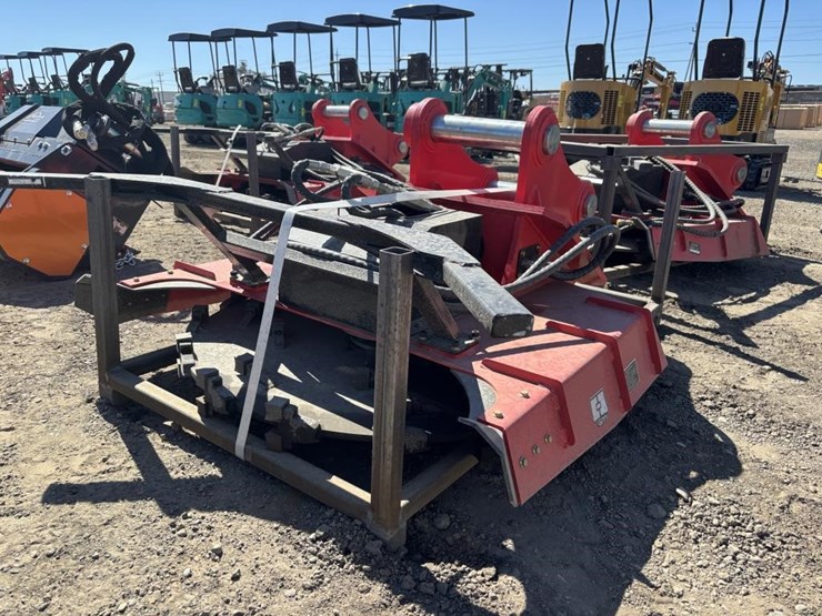 caterpillar-320-image-1