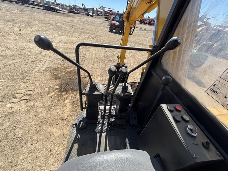komatsu-pc28uu-image-20