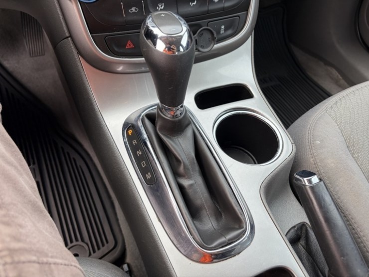 2015-chevrolet-malibu-ls-sedan-image-26