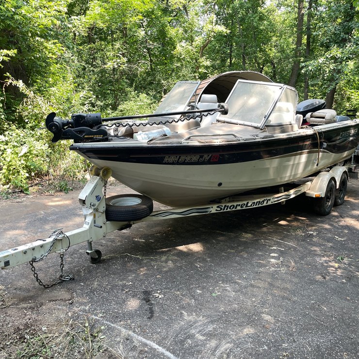 #7002 • 2004 Crestliner 2050 Sportfish Boat & Trailer (MN Title in Delay)