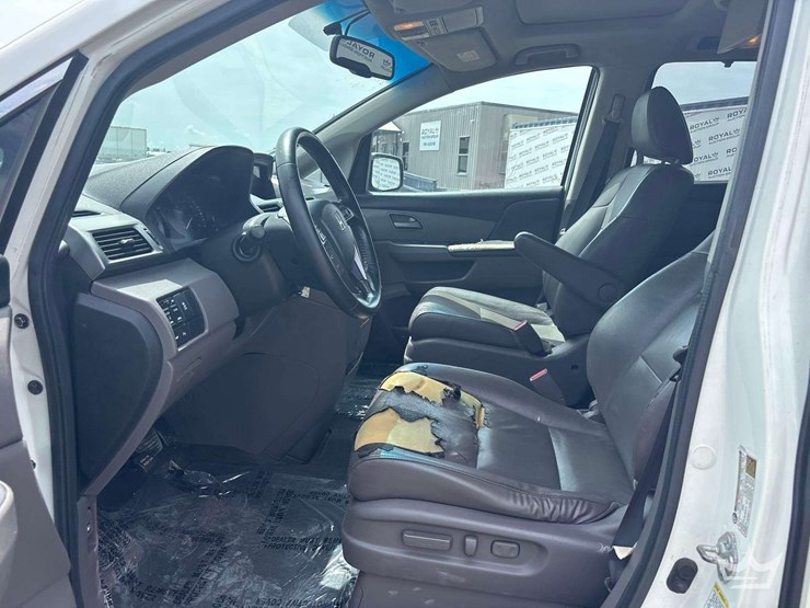 2013-honda-odyssey-image-12