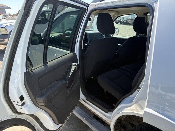 2010-ford-explorer-image-16