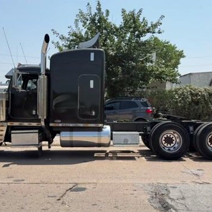 2000 PETERBILT 379