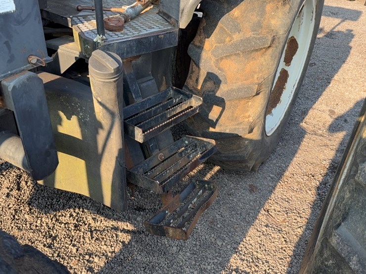 new-holland-ts100-image-16
