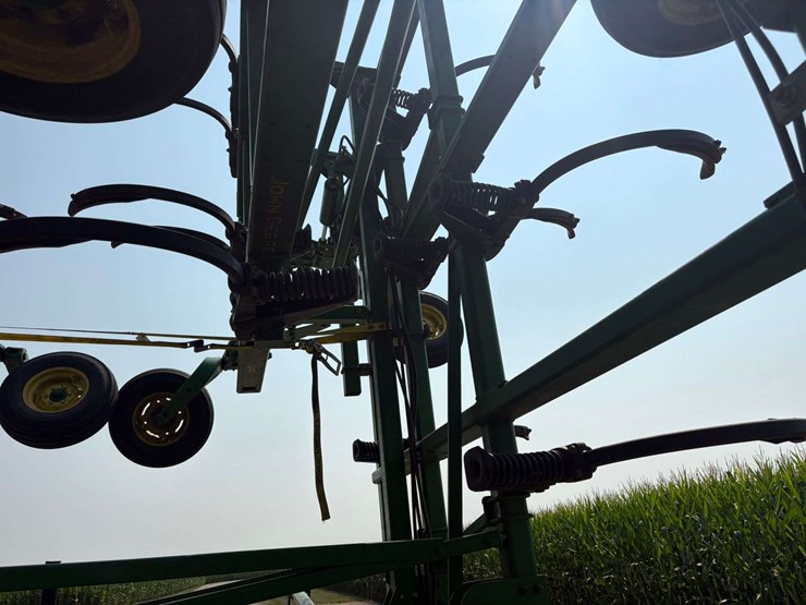 2014-john-deere-2410-image-38