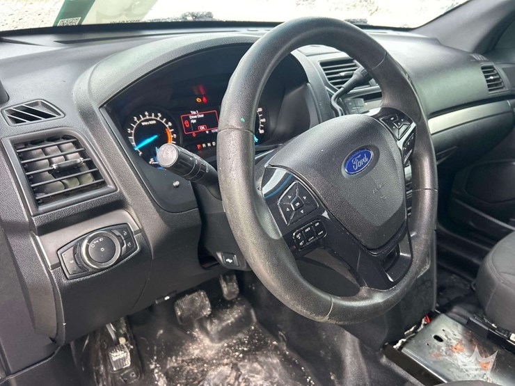 2016-ford-explorer-image-10