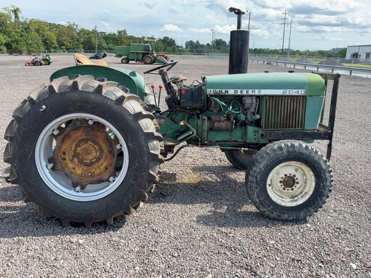john-deere-2040-image-5