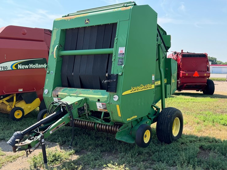 2006-john-deere-567-image-1