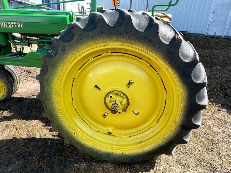 john-deere-b-image-9