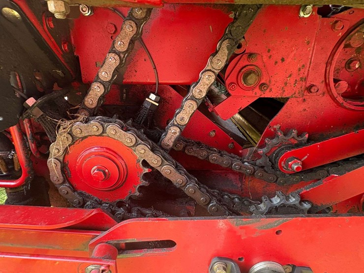 2011-new-holland-br7090-image-42