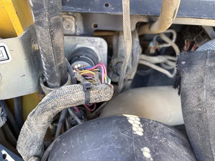 2018-yanmar-s220r-image-41
