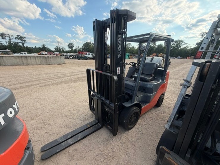 #2072-•-toyota-8fgcu3d-forklift-image-1