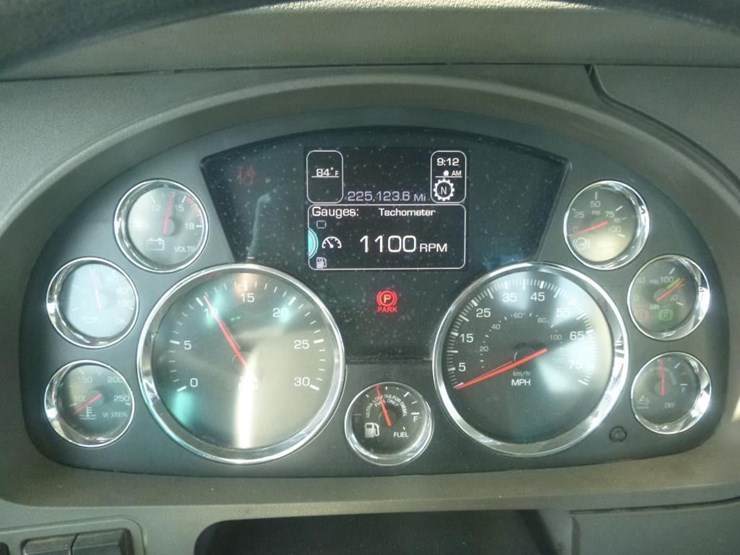 2017-kenworth-t880-image-24