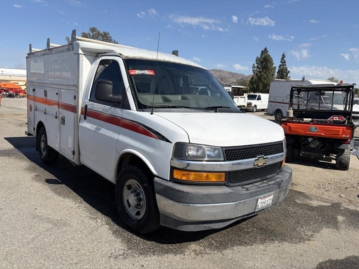 2019-chevrolet-express-g3500-image-2