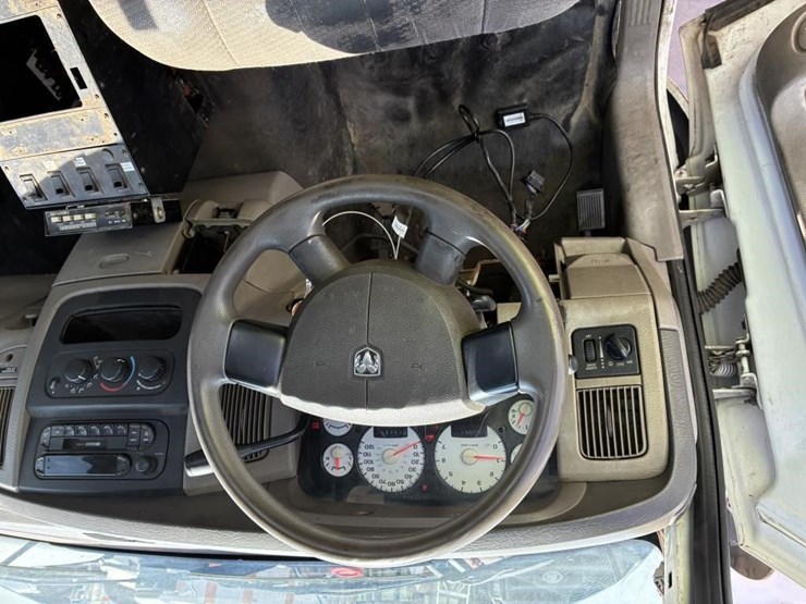 2005-dodge-ram-250-image-13