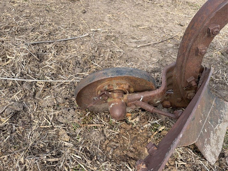 john-deere-pull-type-two-bottom-plow-image-14