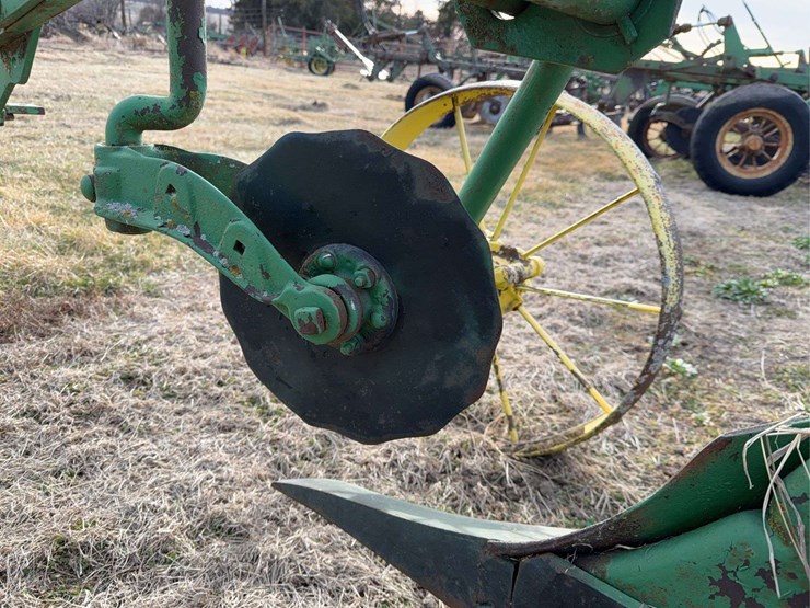 john-deere-pull-type-two-bottom-plow-image-22