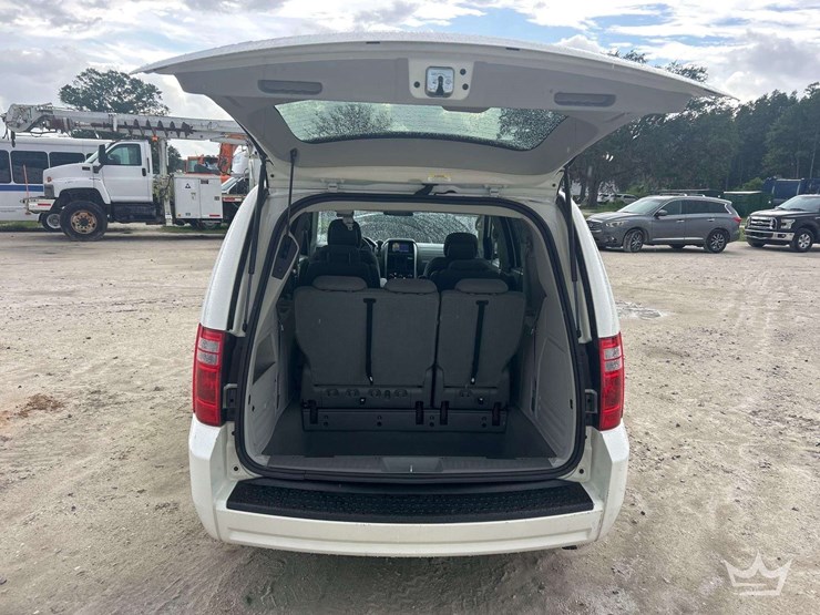 2010-dodge-grand-caravan-image-29