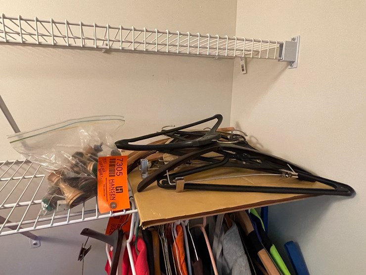 #7305-•-chess-set-and-hangers-image-2