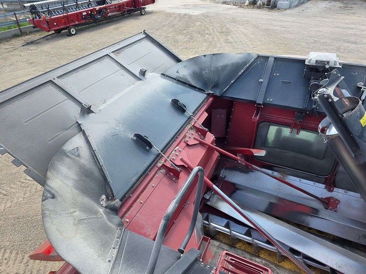 2013-case-ih-8230-image-54
