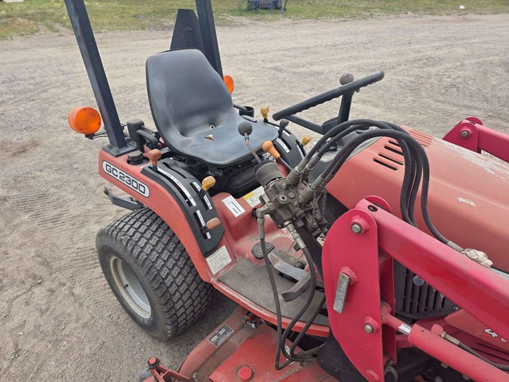 2005-massey-ferguson-gc2300-image-9