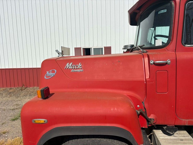 1986-mack-valueliner-image-25