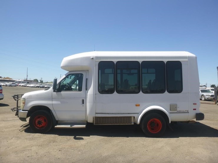 2015-ford-e350-image-5