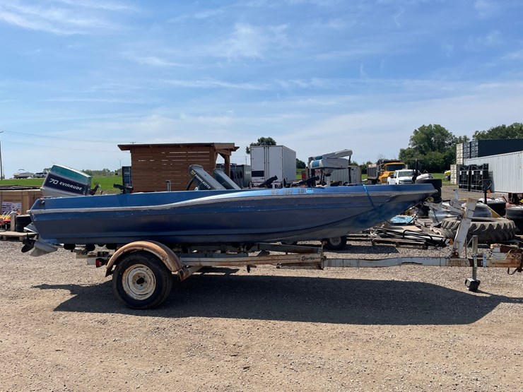 #2398-•-1998-crestliner-boat-with-trailer-(title-in-delay)-image-4