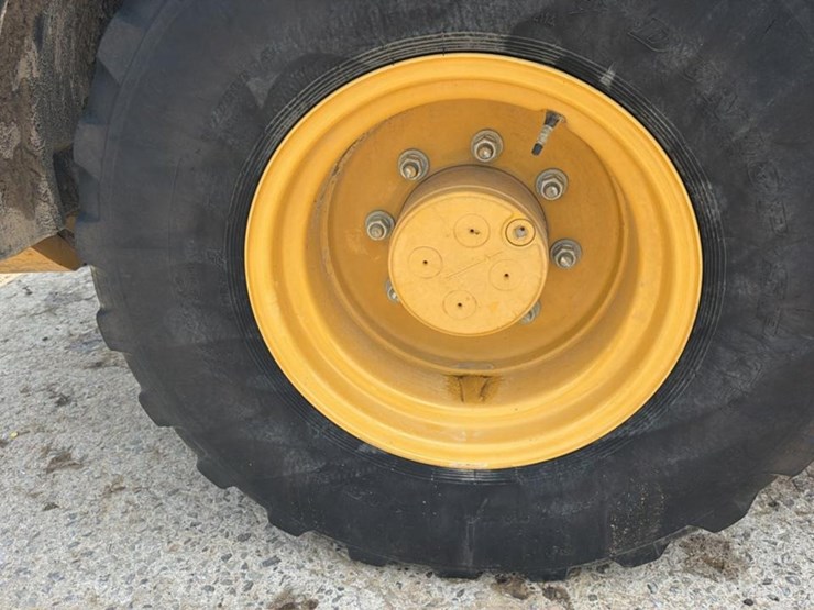 2015-caterpillar-908h2-image-23