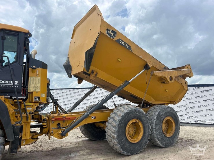 2022-deere-260e-image-7