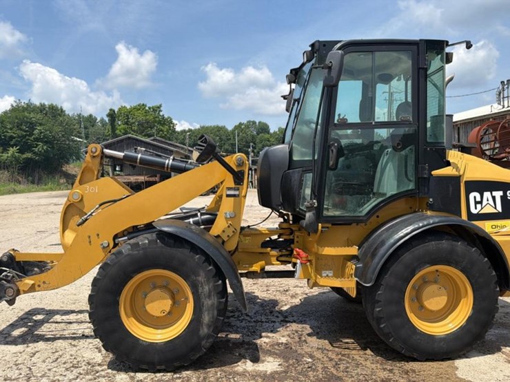 2015-caterpillar-908h2-image-2
