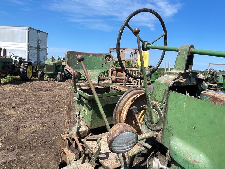 john-deere-70-image-23
