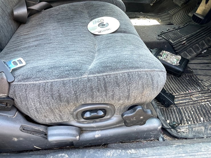 #4682-•-2005-buick-lesabre-(no-title,-for-parts)-image-24