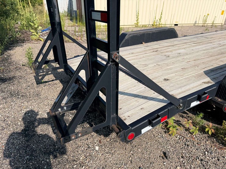 2016-pj-tandem-axle-trailer,-83”-wide,-16’+2’-beavertail,-st235/80r16-tires,-8-bolt-hubs,-5’x16”-ram-image-19