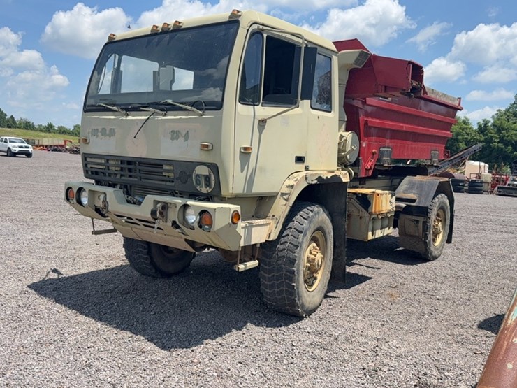 #3020-•-1995-lmtv-m-1078-single-axle-silage-truck-image-1