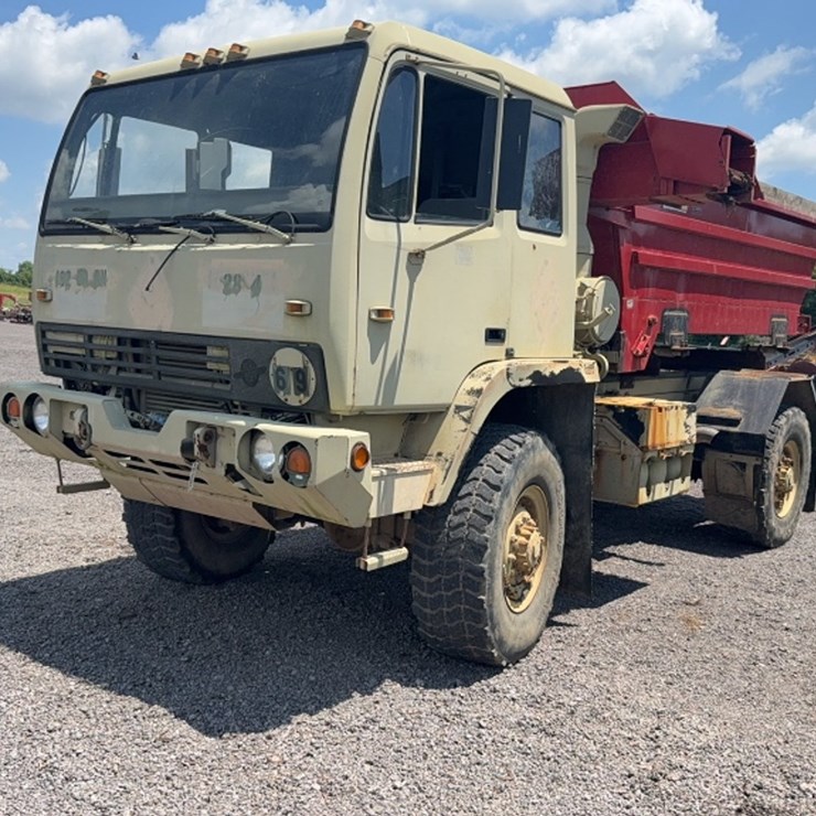 #3020 • 1995 LMTV M-1078 SINGLE AXLE SILAGE TRUCK