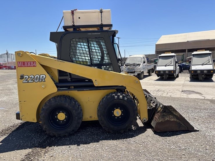 2018-yanmar-s220r-image-7