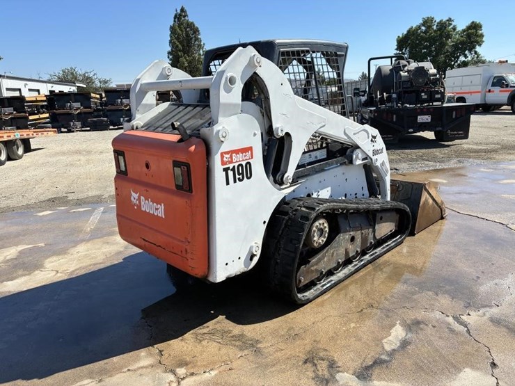 2011-bobcat-t190-image-3