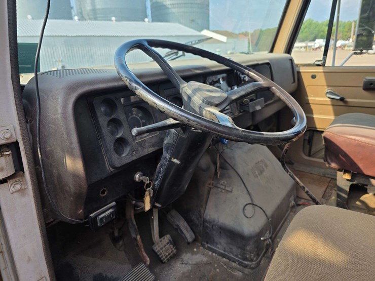 1985-case-ih-200-image-33
