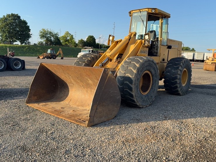 deere-644d-image-1