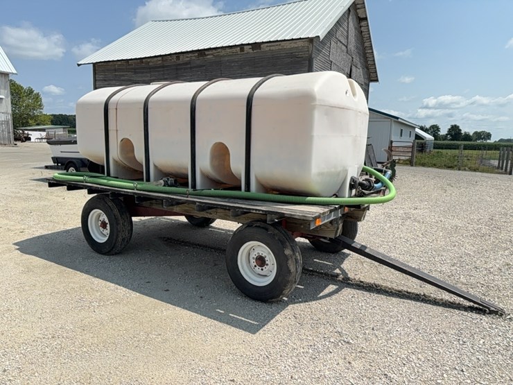 1200-gal.-banded-poly-nurse-wagon-image-22
