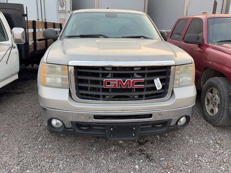 2009-chevrolet-2500-image-2