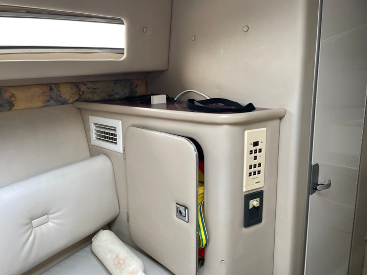 #2798-•-1999-chaparral-signature-27-cabin-cruiser-boat-image-39