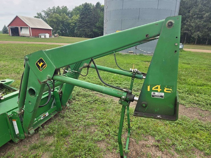 john-deere-148-image-24