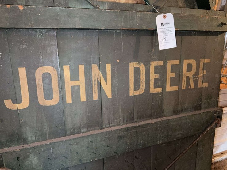 john-deere-buckboard-wagon-endgate-image-2