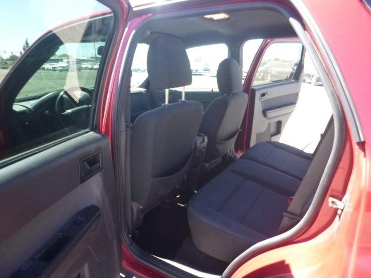 2011-ford-escape-image-7