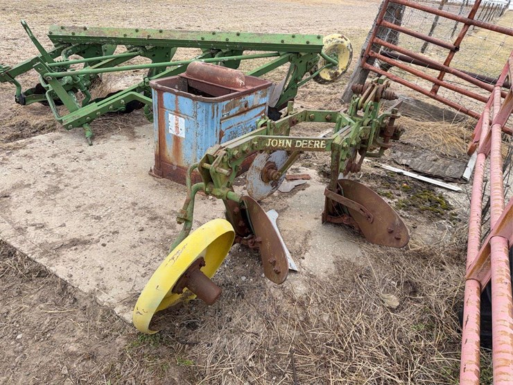 john-deere-two-bottom-plow-image-5