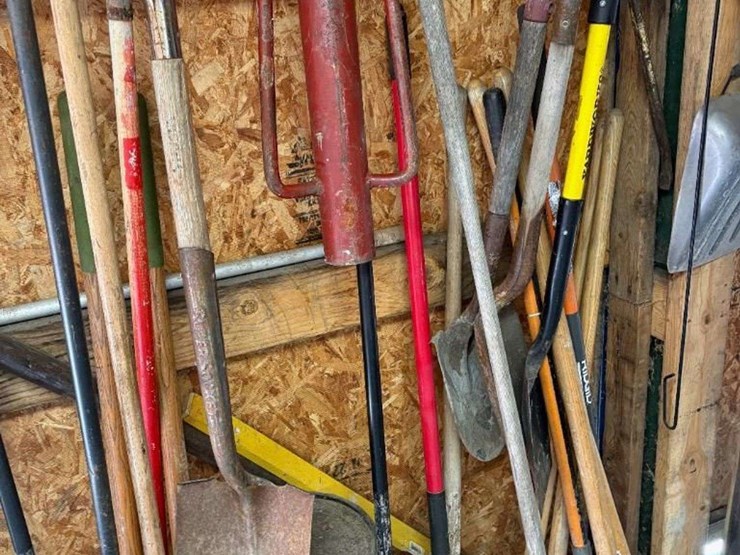 yard-hand-tools---shovels,-rakes,-brooms,-forks-and-misc.-image-7