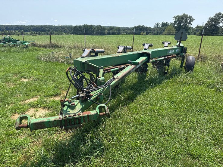 john-deere-2810-image-1